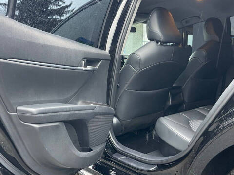 2024 Toyota Camry Hybrid SE