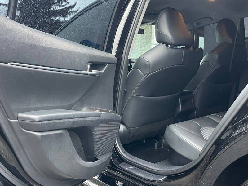 2024 Toyota Camry Hybrid SE