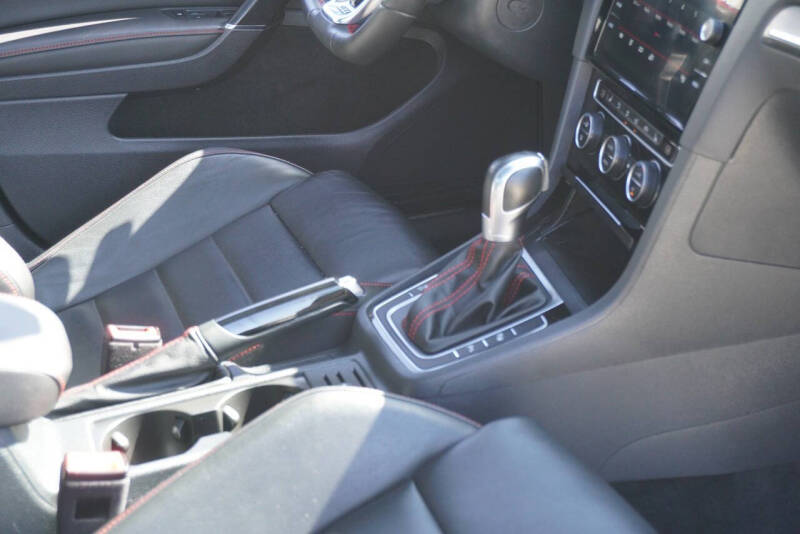 2019 Volkswagen Golf GTI SE