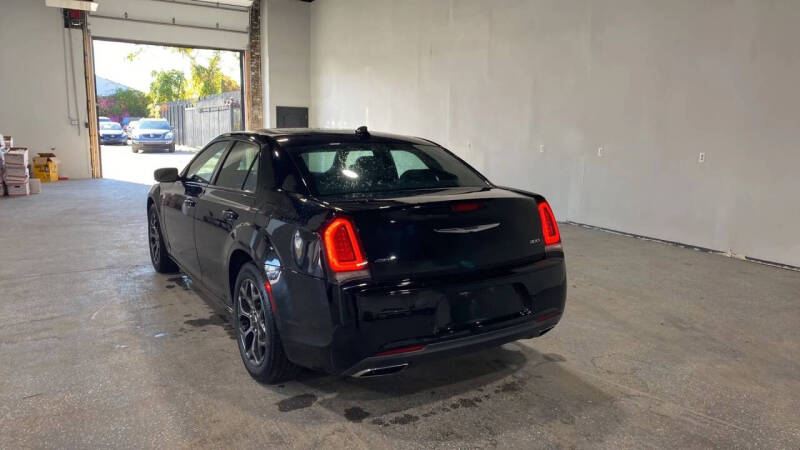 2018 Chrysler 300 S