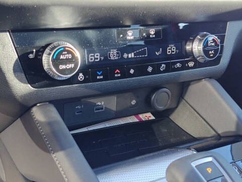 2025 Mitsubishi Outlander PHEV SEL