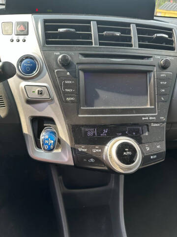 2014 Toyota Prius v Five