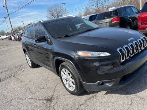 2014 Jeep Cherokee for sale at Lakeshore Auto Wholesalers in Amherst OH