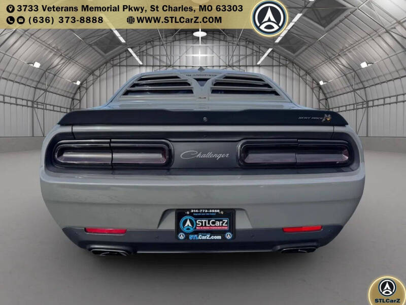 2017 Dodge Challenger 392 HEMI Scat Pack Shaker