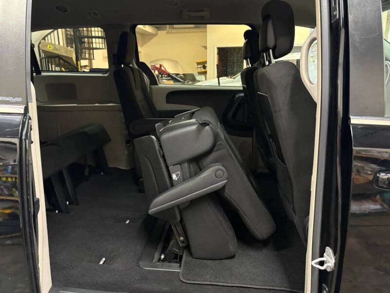 2012 Chrysler Town and Country Touring