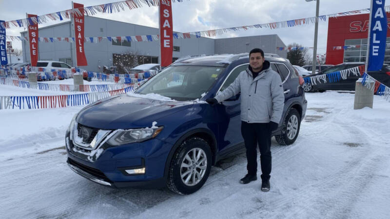 2017 Nissan Rogue SV's photo