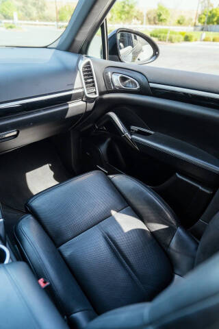 2017 Porsche Cayenne Platinum Edition