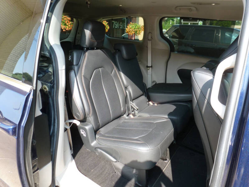 2017 Chrysler Pacifica Touring-L Plus