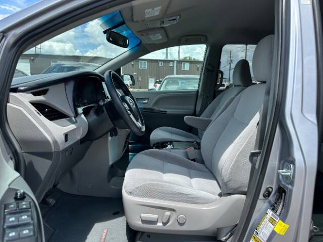 2017 Toyota Sienna LE 8-Passenger