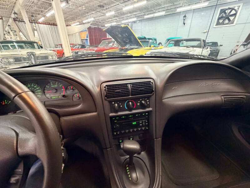2002 Ford Mustang Deluxe