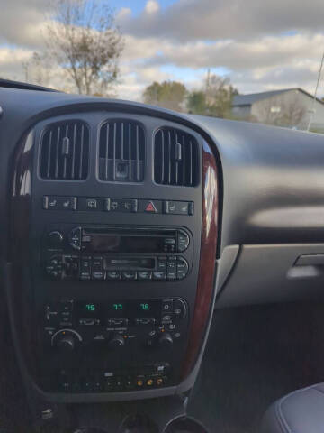2004 Chrysler Town and Country Touring
