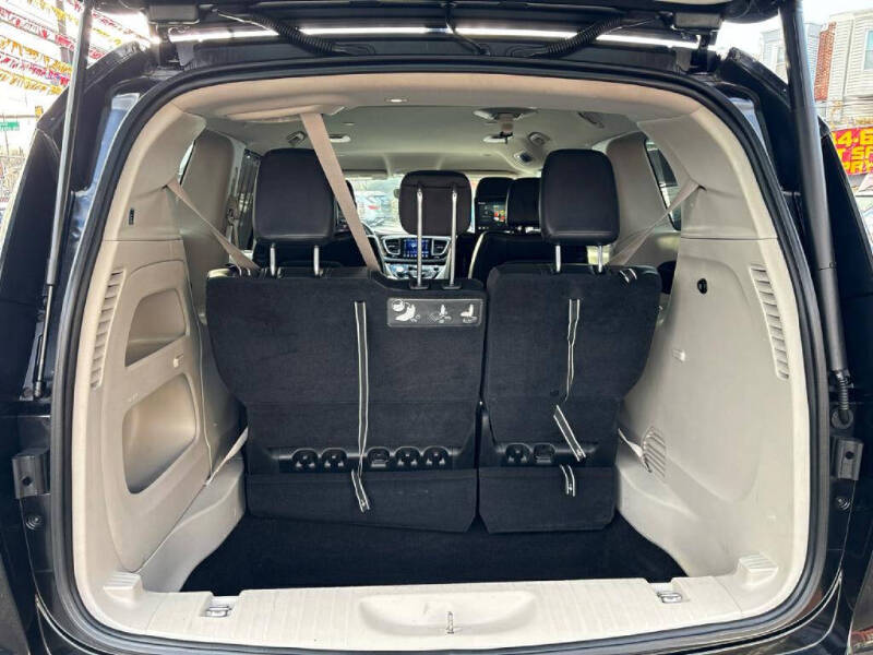 2017 Chrysler Pacifica Touring-L Plus