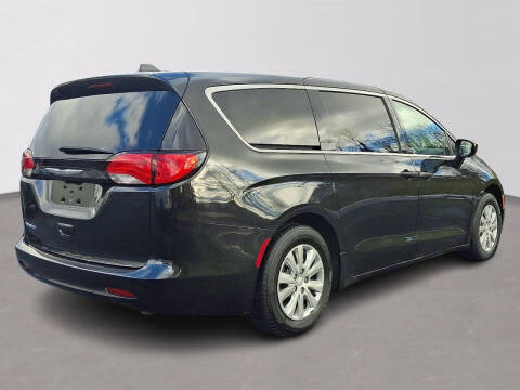 2020 Chrysler Voyager L