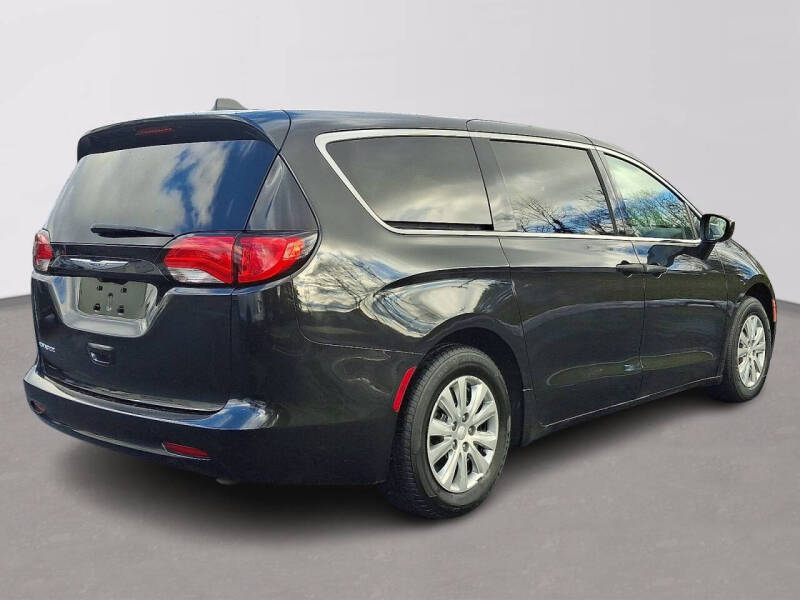 2020 Chrysler Voyager L