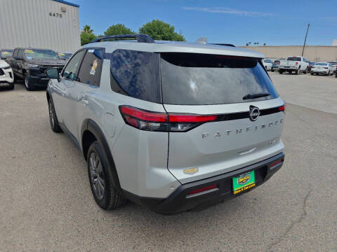 2023 Nissan Pathfinder SV