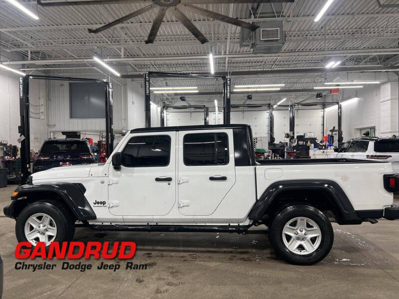2020 Jeep Gladiator Sport S's photo