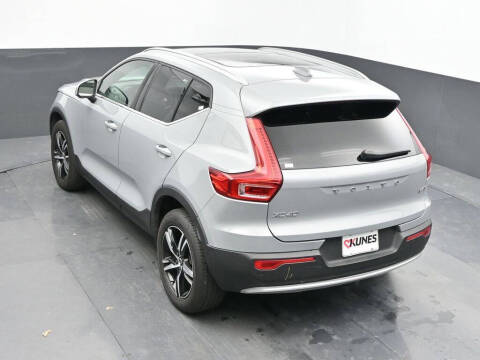 2025 Volvo XC40 B5 Core Bright Theme
