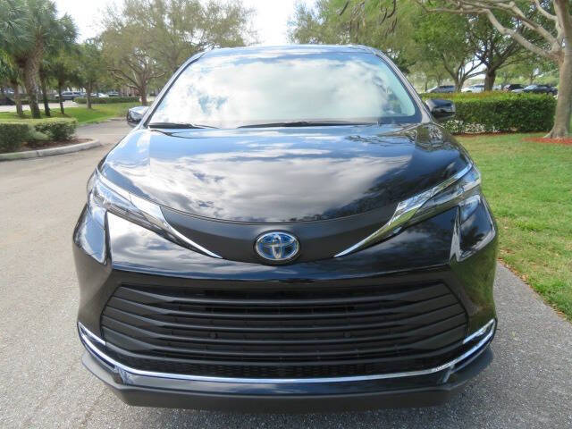 2024 Toyota Sienna XLE 8-Passenger