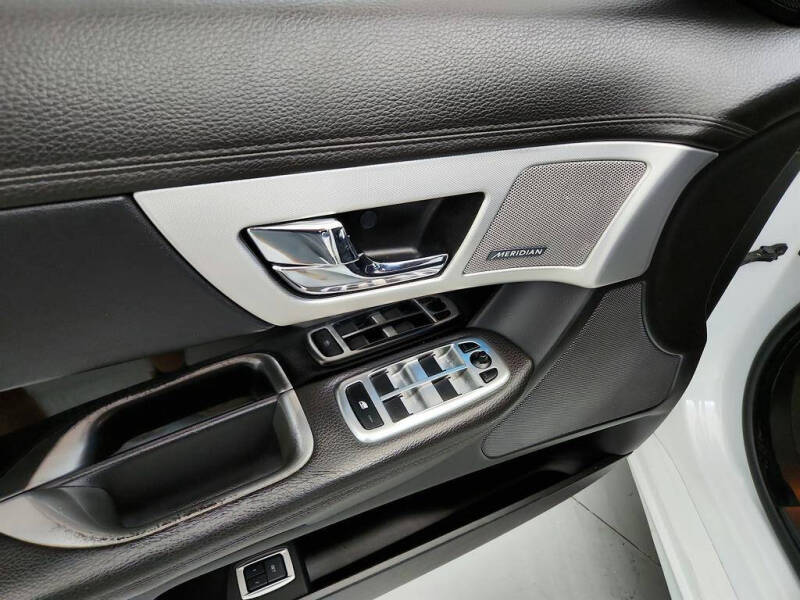 2015 Jaguar XF 3.0 Sport