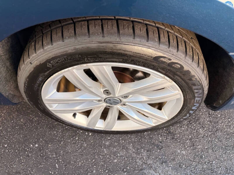 2018 Volkswagen Passat 2.0T SEL Premium