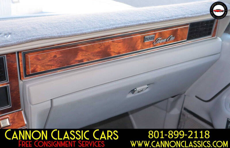 1984 Lincoln Town Car Signature