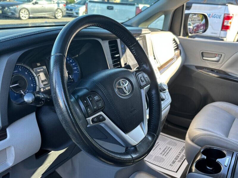 2017 Toyota Sienna XLE 7-Passenger