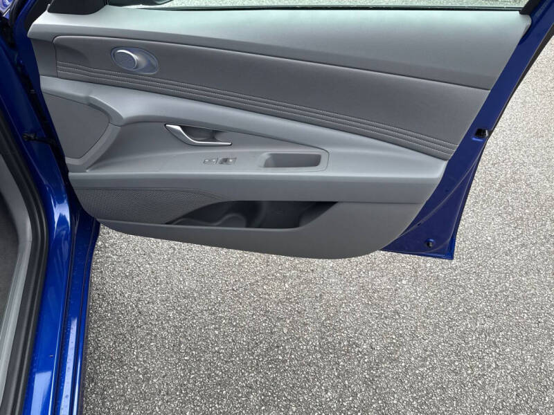 2025 Hyundai Elantra SEL Sport