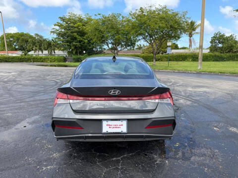 2024 Hyundai Elantra SE