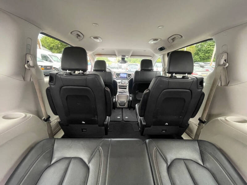 2017 Chrysler Pacifica Touring-L