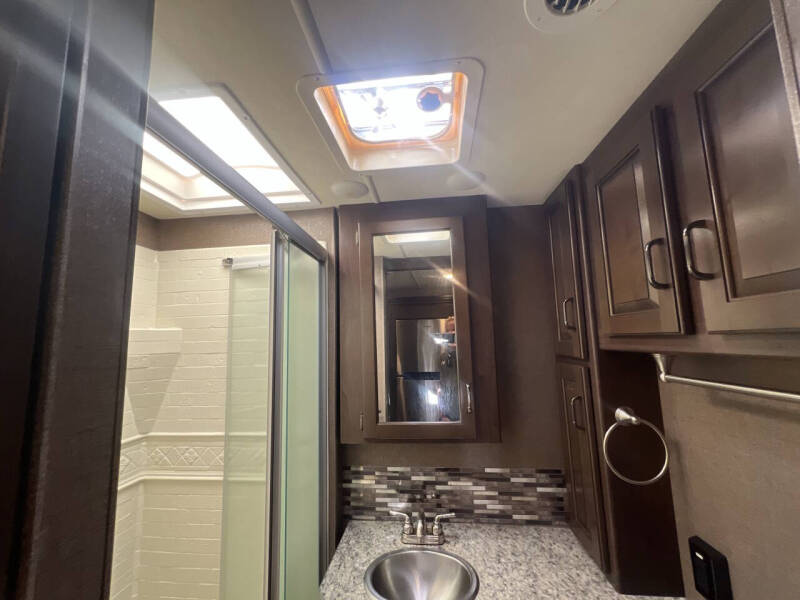 2019 Thor Motor Coach Hurricane