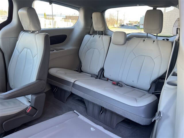 2017 Chrysler Pacifica Touring-L