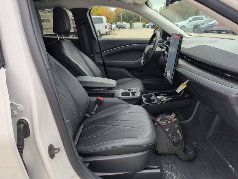 2025 Ford Mustang Mach-E Select