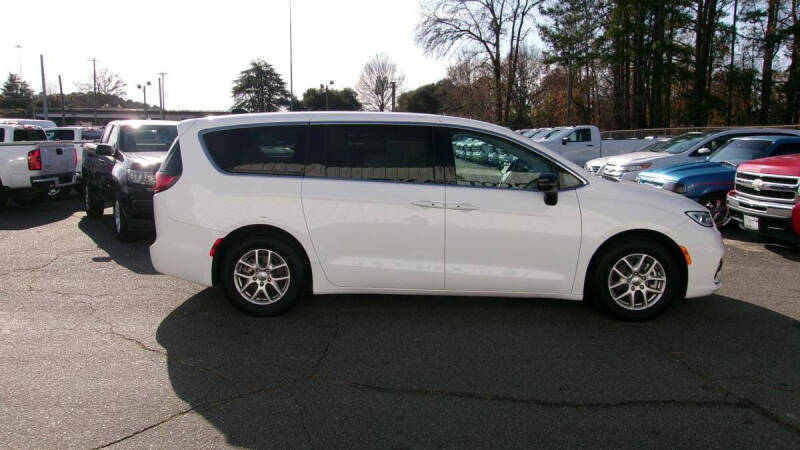 2024 Chrysler Pacifica Touring L