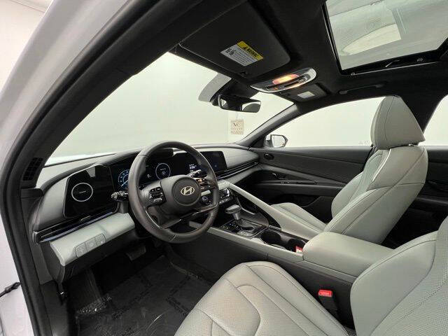 2025 Hyundai Elantra Hybrid Limited