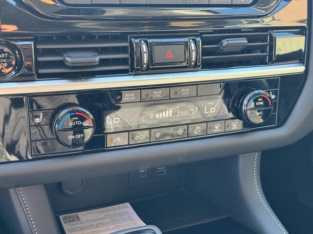 2025 Nissan Pathfinder SV