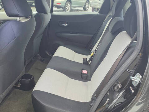 2012 Toyota Yaris 5-Door LE