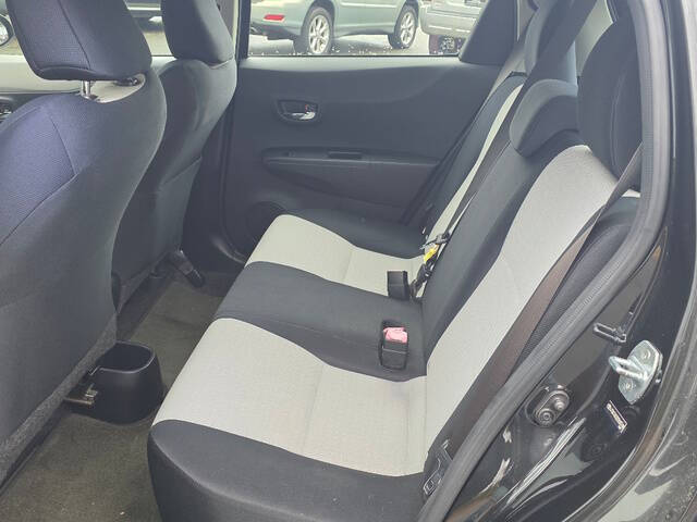 2012 Toyota Yaris 5-Door LE