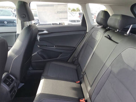 2025 Volkswagen Taos SE Black