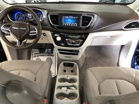 2020 Chrysler Voyager LX