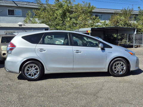 2015 Toyota Prius v Three