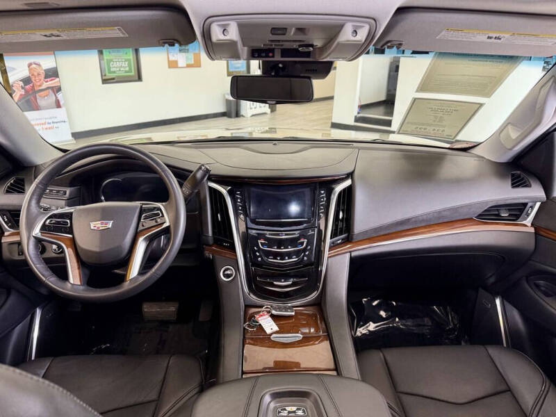2017 Cadillac Escalade Luxury