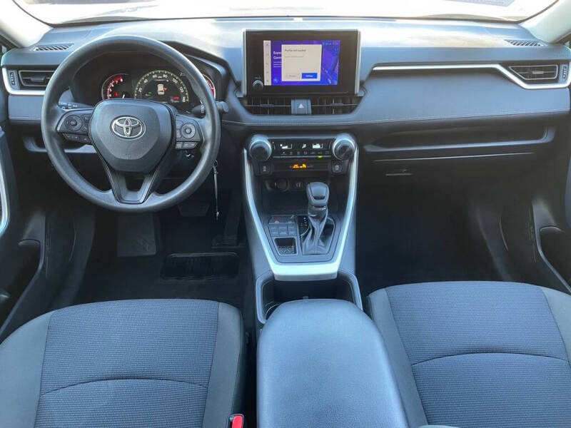 2023 Toyota RAV4 LE