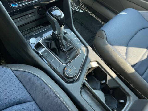 2025 Volkswagen Taos SEL 4Motion