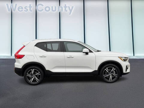 2025 Volvo XC40 B5 Core Bright Theme