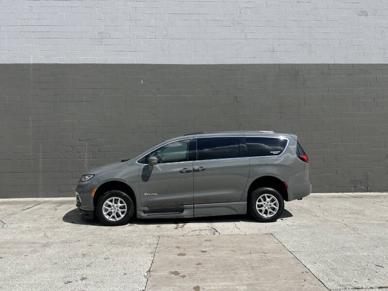 2022 Chrysler Pacifica Touring L