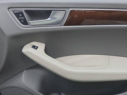 2012 Audi Q5 3.2 quattro Premium Plus