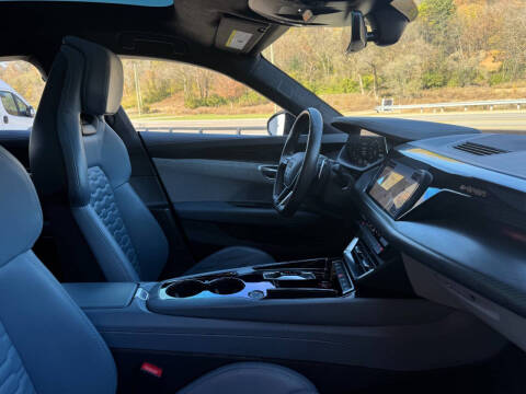 2024 Audi e-tron GT quattro Prestige