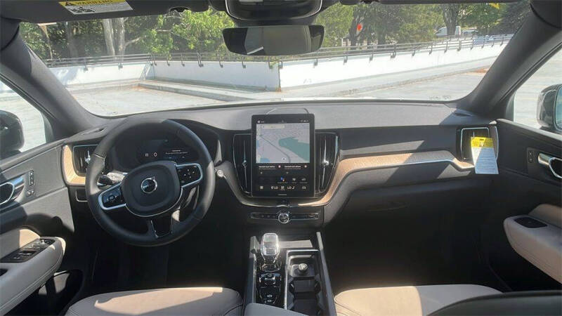 2026 Volvo XC60 B5 Plus