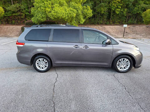 2013 Toyota Sienna XLE 8-Passenger