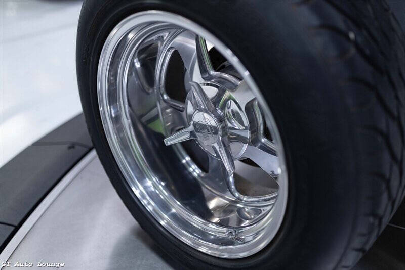 1932 Ford Roadster 16